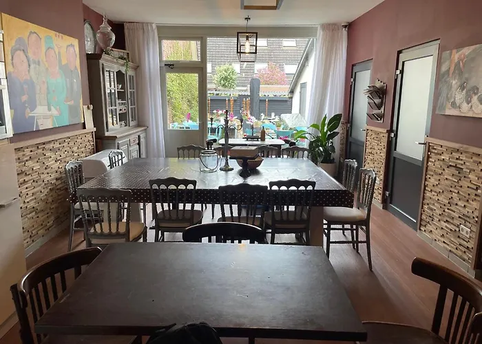 Vandrarhem Restaurant Aan Tafel *